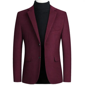 Blazer de lã masculino,Elegância em ocasiões especiais,Estilo sofisticado,Lã de alta qualidade,Conforto excepcional,Detalhes artesanais,Corte preciso,Suavidade luxuosa,Eventos especiais,Sensação de abraço,Estética impecável,Roupa masculina de luxo,Confiança e elegância,Peça única,Moda masculina refinada,Blazer premium,Design exclusivo,Durabilidade e qualidade,Toque suave,Dedicação ao artesanato.