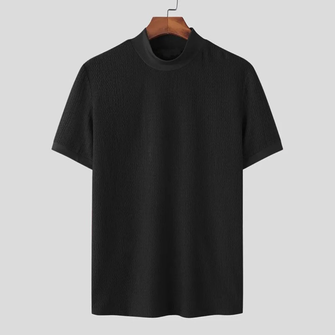 Camiseta Masculina de Gola Alta Matthew Murphy, Camiseta gola alta masculina, moda masculina elegante, camiseta premium confortável, estilo versátil masculino, roupas masculinas de luxo, camiseta de gola alta, moda masculina premium, camiseta masculina exclusiva, peça de vestuário masculino, camiseta de tecido premium, estilo sofisticado masculino, moda masculina sofisticada, camiseta de alta qualidade, gola alta para homens, peça de roupa premium