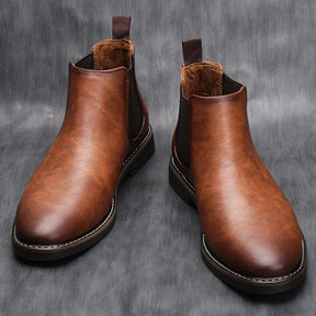 Bota Chelsea Masculina em Couro Joseph Hart, Bota Chelsea masculina,Couro genuíno,Estilo atemporal,Calçados masculinos,Bota de couro,Conforto premium,Elegância durável,Design versátil,Moda masculina,Bota Joseph Hart,Sapato de couro,Calçados de qualidade,Sofisticação masculina,Durabilidade em calçados,Bota elegante,Estilo versátil,Couro de alta qualidade,Botas de moda masculina,Bota clássica masculina,Investimento em calçados