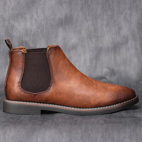 Bota Chelsea Masculina em Couro Joseph Hart, Bota Chelsea masculina,Couro genuíno,Estilo atemporal,Calçados masculinos,Bota de couro,Conforto premium,Elegância durável,Design versátil,Moda masculina,Bota Joseph Hart,Sapato de couro,Calçados de qualidade,Sofisticação masculina,Durabilidade em calçados,Bota elegante,Estilo versátil,Couro de alta qualidade,Botas de moda masculina,Bota clássica masculina,Investimento em calçados