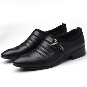 Sapato Social Masculino em Couro com Fivela Robert Martin,  sapato social, couro masculino, fivela Robert Martin, elegância, conforto, detalhes exclusivos, versatilidade, estilo, suporte excepcional, design diário, sofisticação, qualidade, combinação perfeita, moda masculina, calçado refinado, dia a dia, sapato de luxo, calçado elegante, couro legítimo.