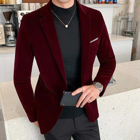 Blazer de Veludo Masculino Robert Pharr, Blazer de Veludo, Blazer Masculino Premium, Moda Elegante, Veludo de Alta Qualidade, Estilo Contemporâneo, Roupas Formais Masculinas, Elegância em Veludo, Corte Personalizado, Blazer de Luxo, Moda Masculina Exclusiva, Elegância Atemporal, Blazers Sofisticados, Look Formal Masculino, Vestuário de Luxo, Edição Limitada, Detalhes de Moda, Toque Moderno em Veludo, Moda Duradoura, Estilo com Tradição, Blazers para Ocasiões Especiais