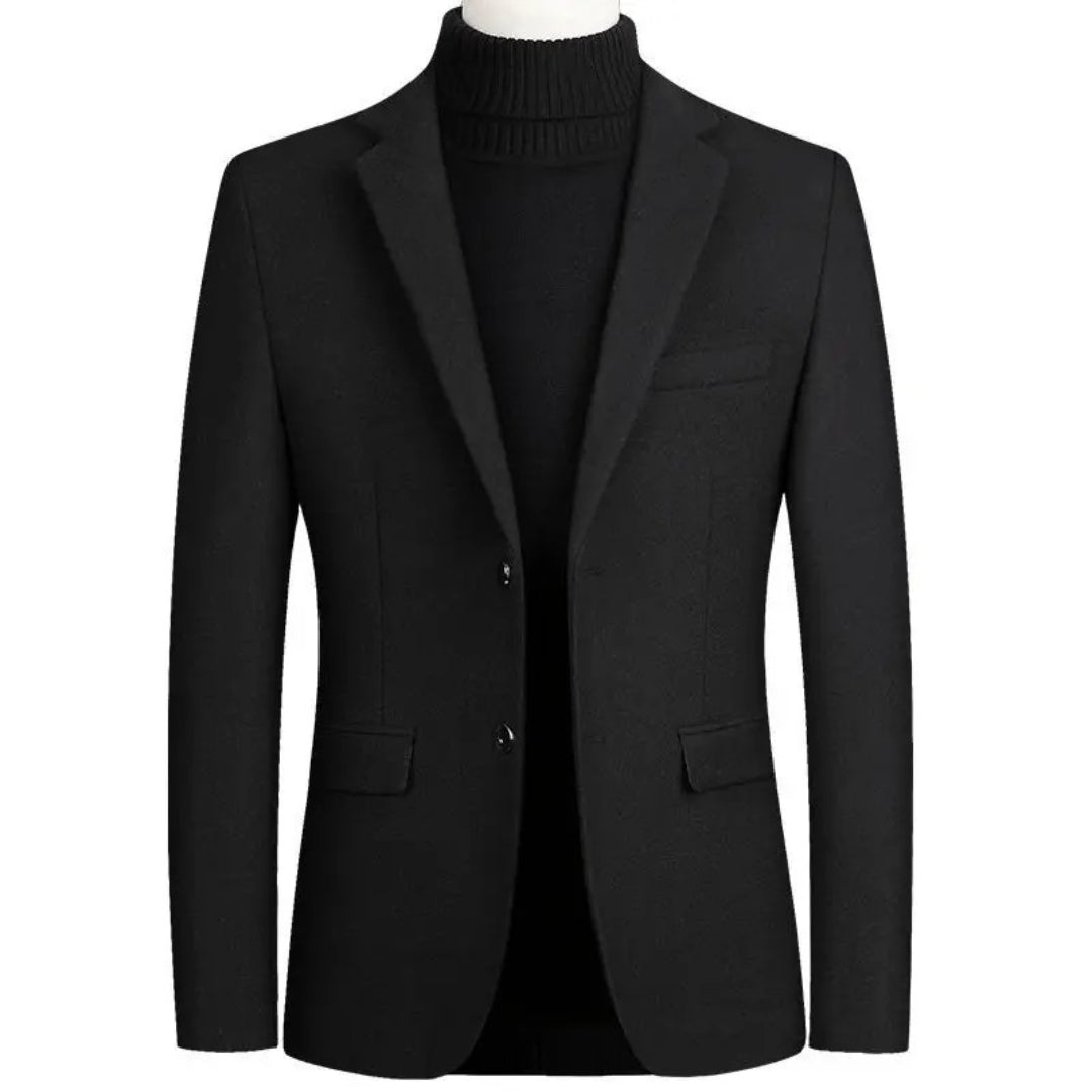 Blazer de lã masculino,Elegância em ocasiões especiais,Estilo sofisticado,Lã de alta qualidade,Conforto excepcional,Detalhes artesanais,Corte preciso,Suavidade luxuosa,Eventos especiais,Sensação de abraço,Estética impecável,Roupa masculina de luxo,Confiança e elegância,Peça única,Moda masculina refinada,Blazer premium,Design exclusivo,Durabilidade e qualidade,Toque suave,Dedicação ao artesanato.