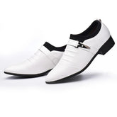 Sapato Social Masculino em Couro com Fivela Robert Martin,  sapato social, couro masculino, fivela Robert Martin, elegância, conforto, detalhes exclusivos, versatilidade, estilo, suporte excepcional, design diário, sofisticação, qualidade, combinação perfeita, moda masculina, calçado refinado, dia a dia, sapato de luxo, calçado elegante, couro legítimo.